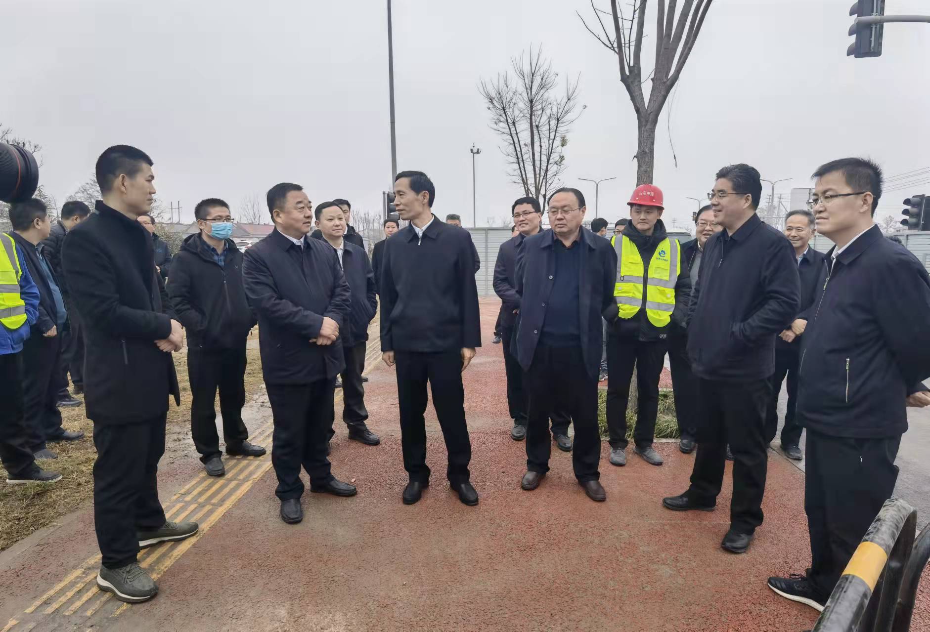 菏澤市市委副書記、市長張倫一行到七里河污水處理廠配套管網(wǎng)工程調(diào)研指導(dǎo)工作